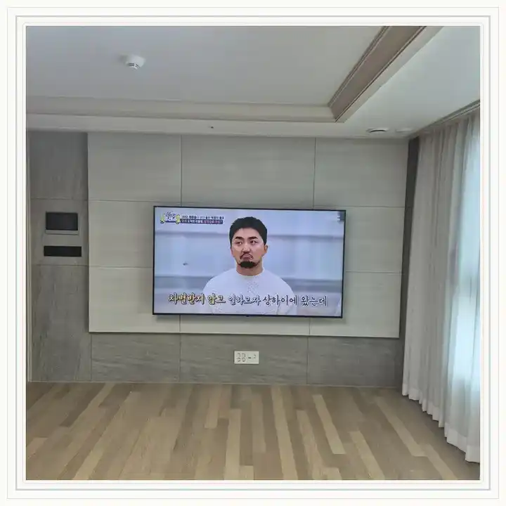 벽걸이TV 거치대 참고 사진 · 장위아트포레 설치 조건